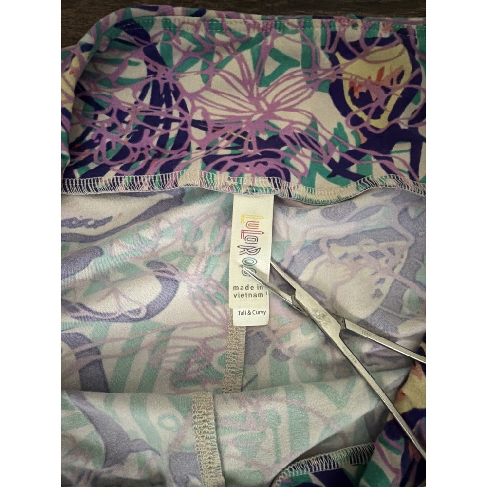 Lot 5 LuLaRoe Tall & Curvy Leggings Floral Geometric Flamingos Stars Hearts EUC - Picture 12 of 12